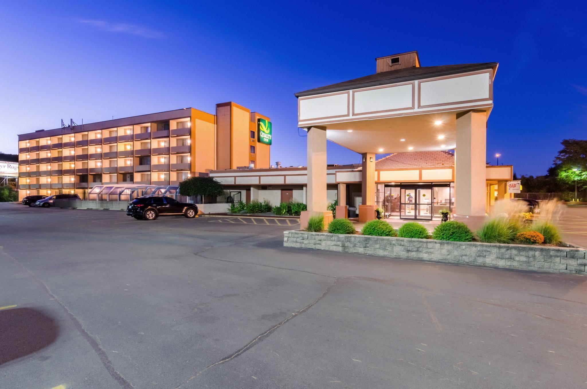Quality Inn 2*