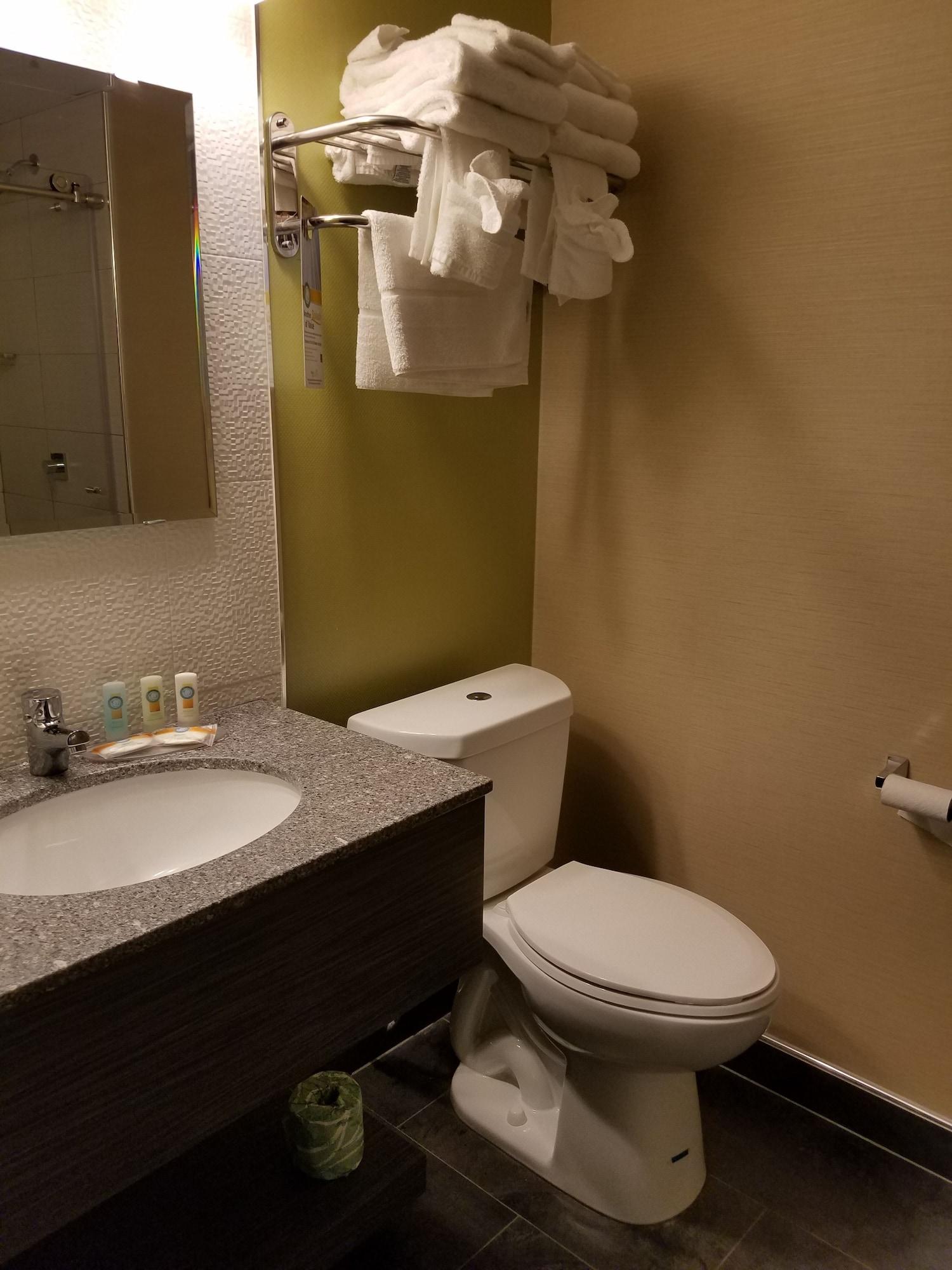 Quality Inn 2*